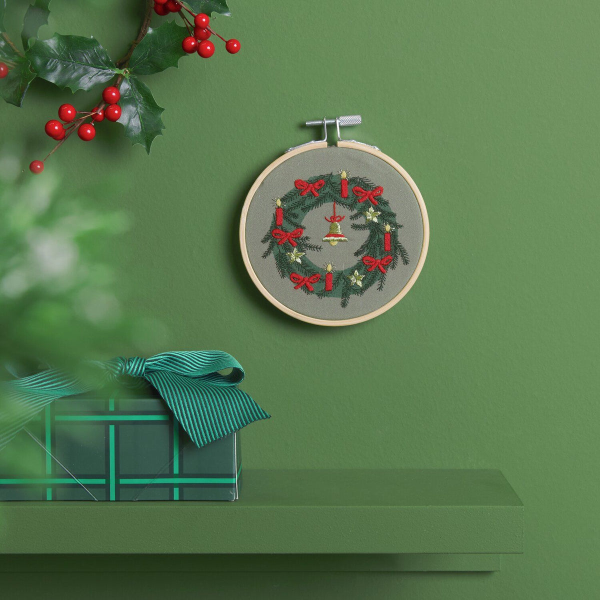 Rico Embroidery kit Christmas wreath (Pre-printed) Ø10cm