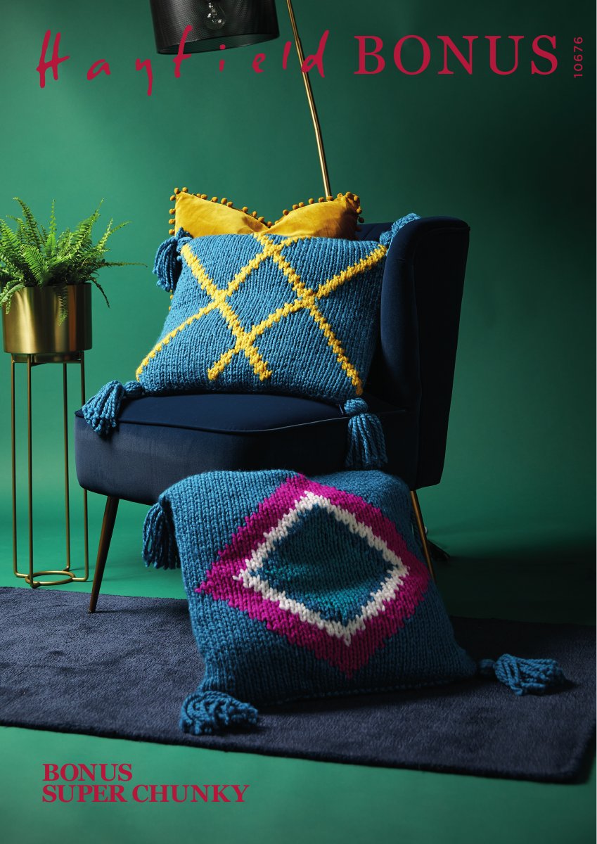 Hayfield 10676 Cushions in Bonus Super Chunky pattern cover