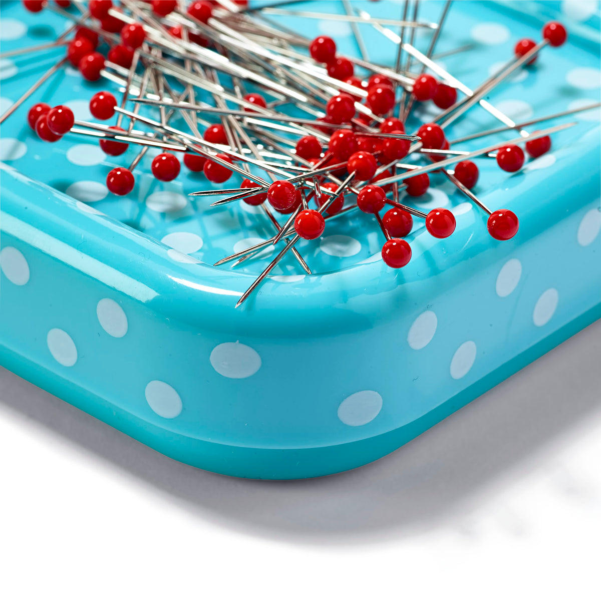 Prym LOVE Magnetic pincushion with glass-headed pins