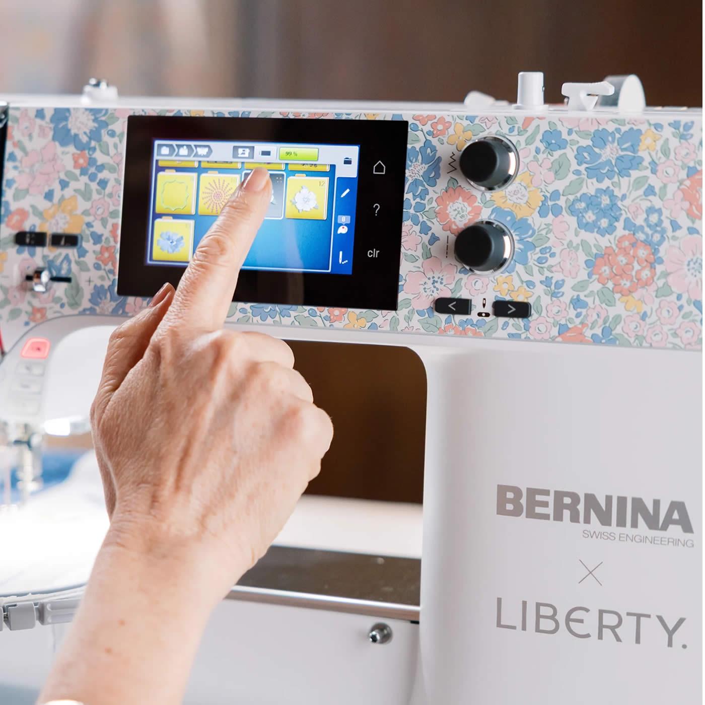 Bernina 580 Liberty Edition - PRE ORDER - Image 4